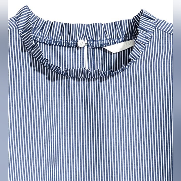 Size- XS, H&M striped top - Picture 4 of 9